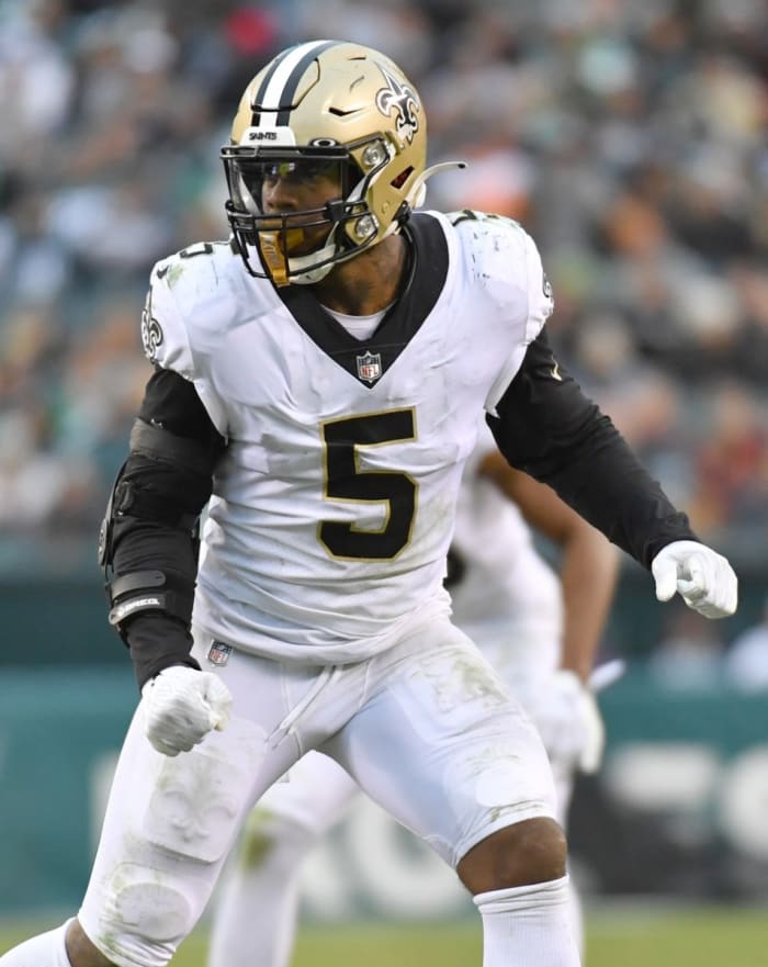 New Orleans Saints linebacker Kwon Alexander (5) against the Philadelphia Eagles. Mandatory Credit: Eric Hartline-USA TODAY Sports